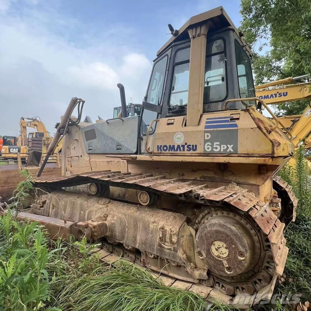 Komatsu D 65 P-12 Buldozere pe senile