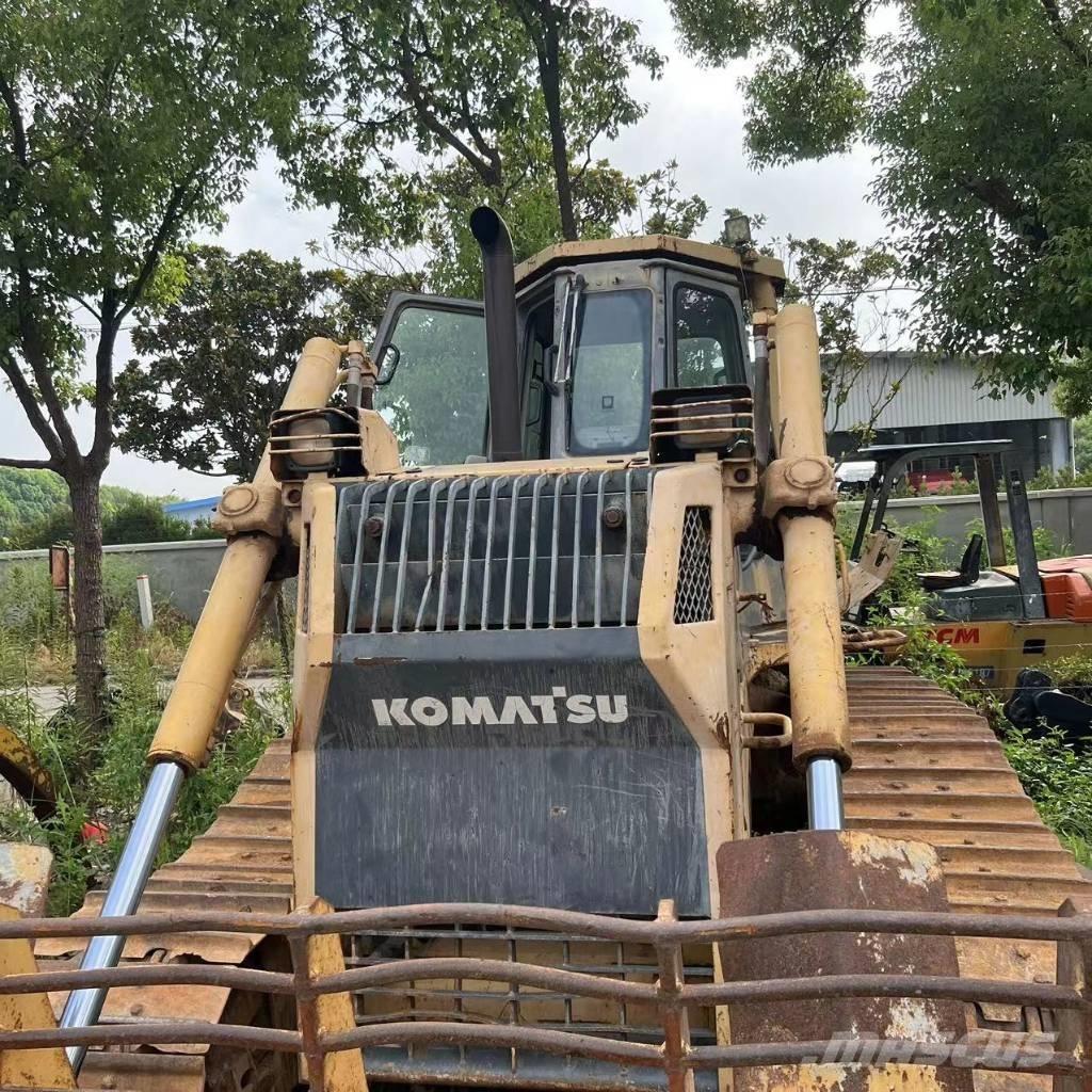 Komatsu D 65 P-12 Buldozere pe senile