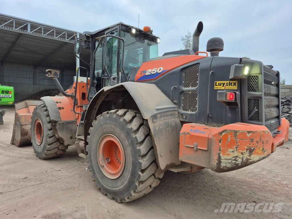 Hitachi ZW 250-6 Incarcator pe pneuri