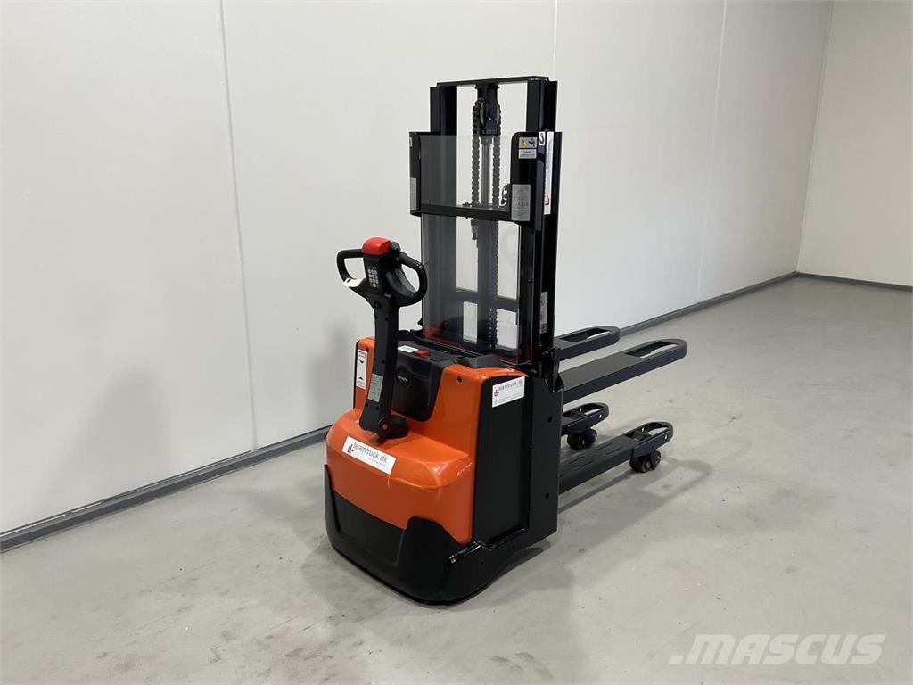 Toyota SWE200D Transpaleti autopropulsanti