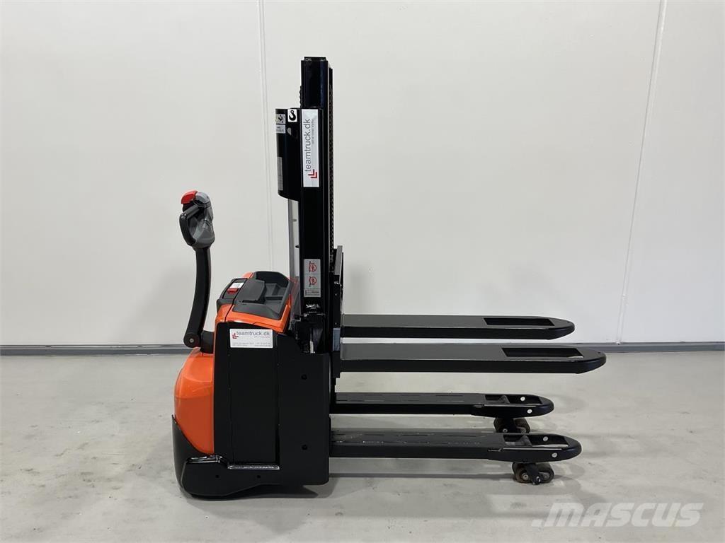 Toyota SWE200D Transpaleti autopropulsanti