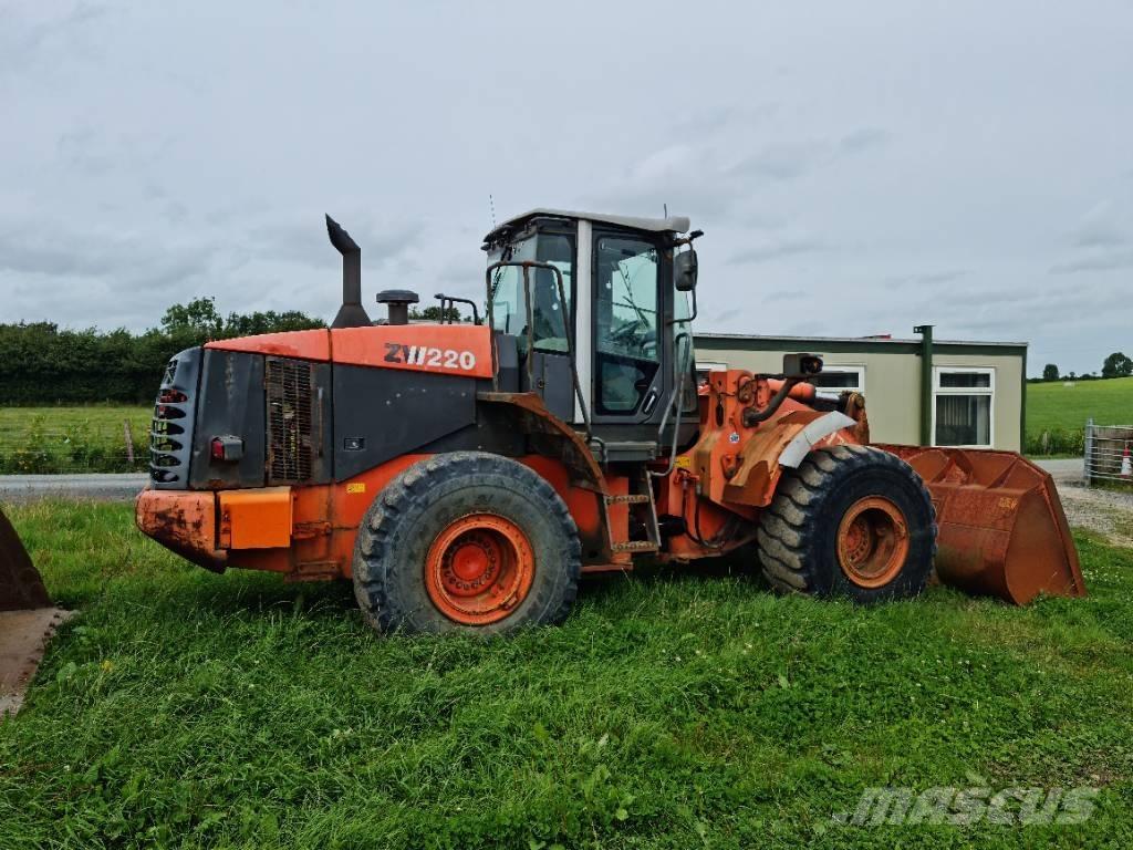 Hitachi ZW 220 Incarcator pe pneuri