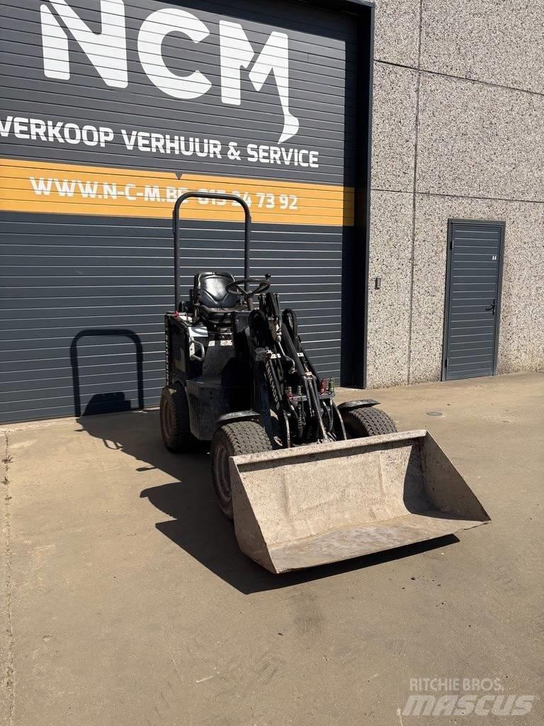 Knikmops KM 100 Incarcator pe pneuri