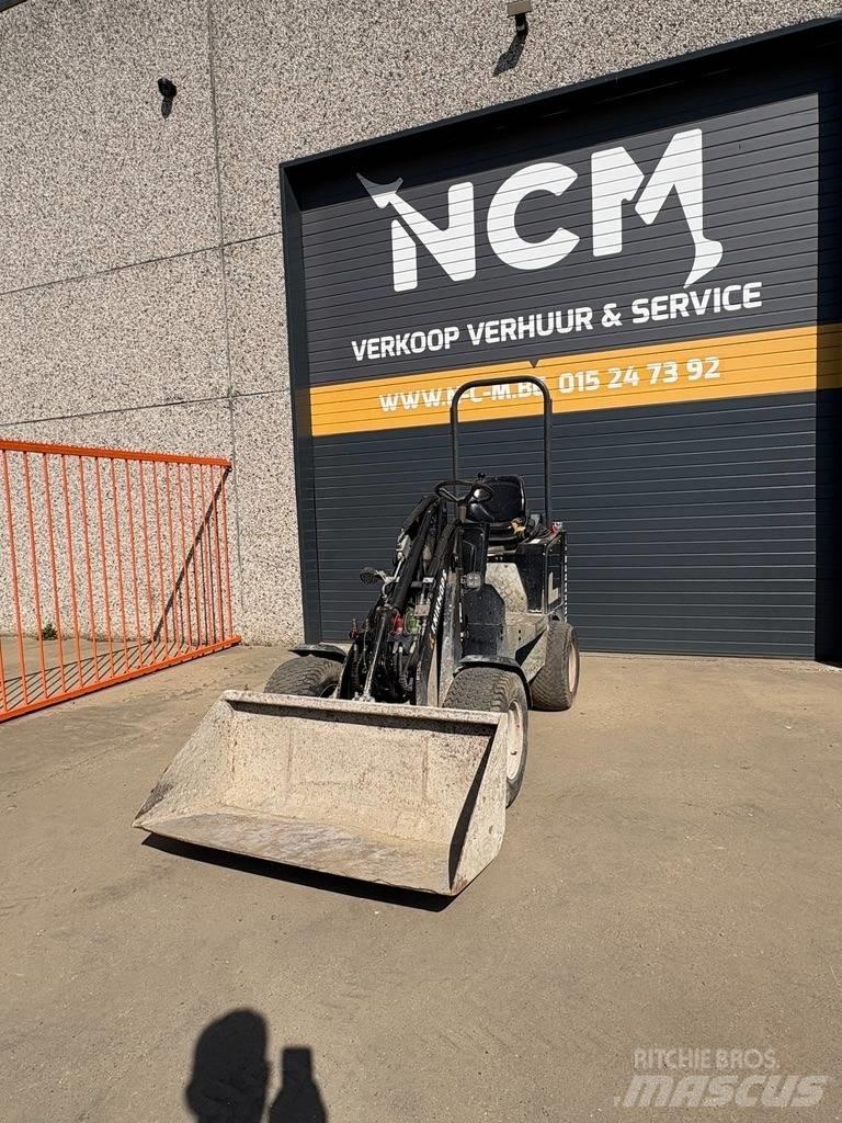 Knikmops KM 100 Incarcator pe pneuri