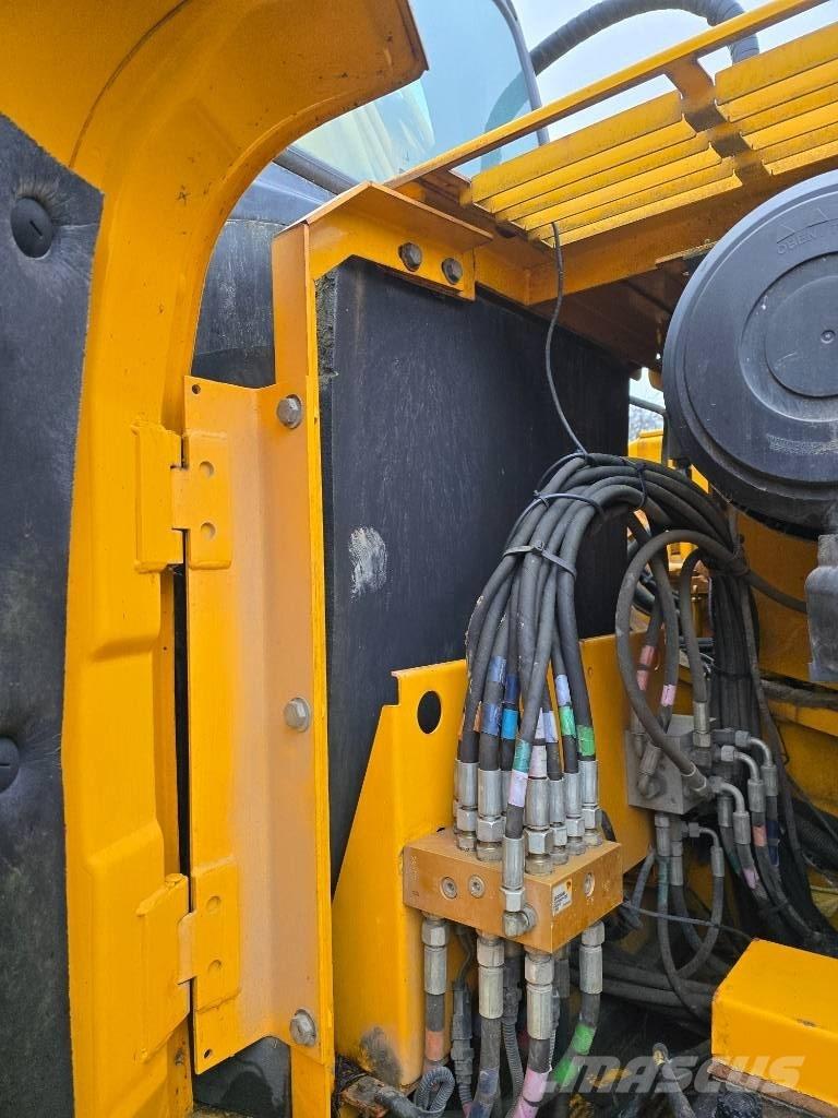 JCB JS 210 LC Excavatoare pe șenile

