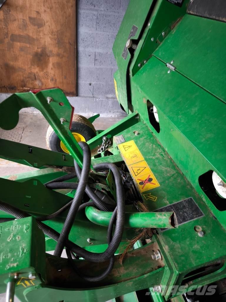 John Deere V461M Masina de balotat cilindric