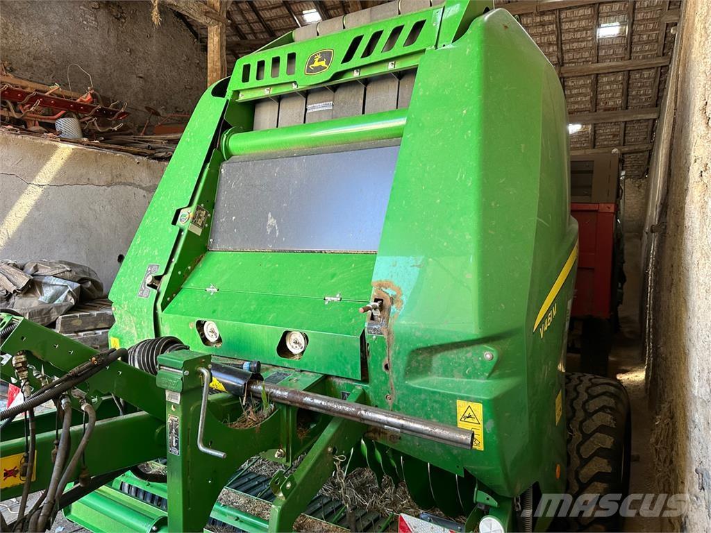 John Deere V461M Masina de balotat cilindric