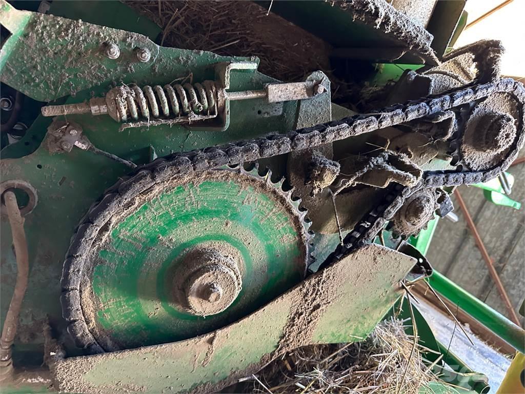 John Deere V461M Masina de balotat cilindric