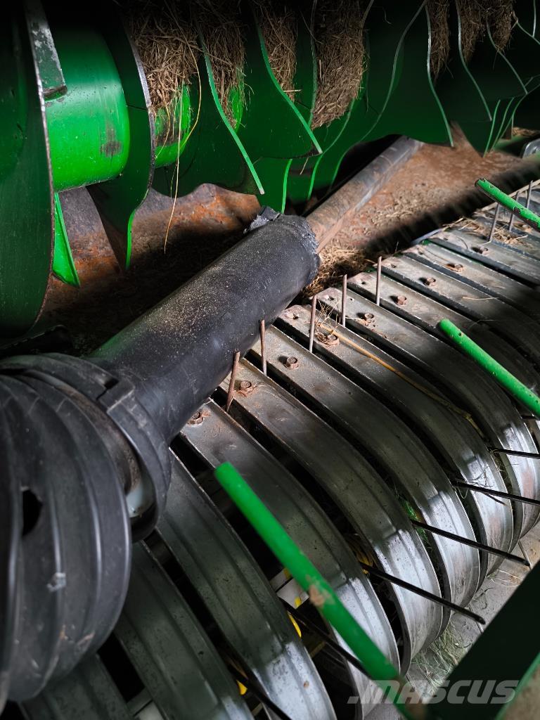 John Deere V461M Masina de balotat cilindric