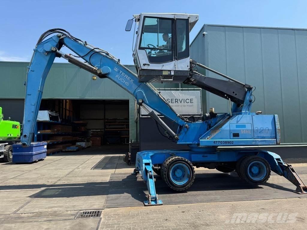 Fuchs MHL 320 Paleta de manipulare