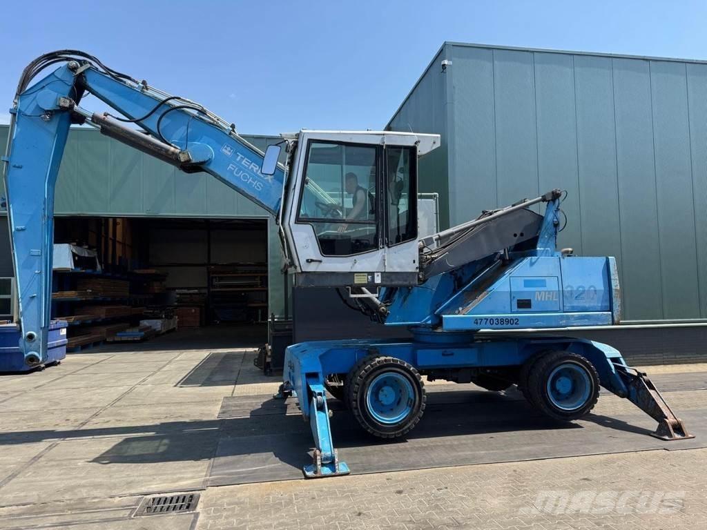 Fuchs MHL 320 Paleta de manipulare