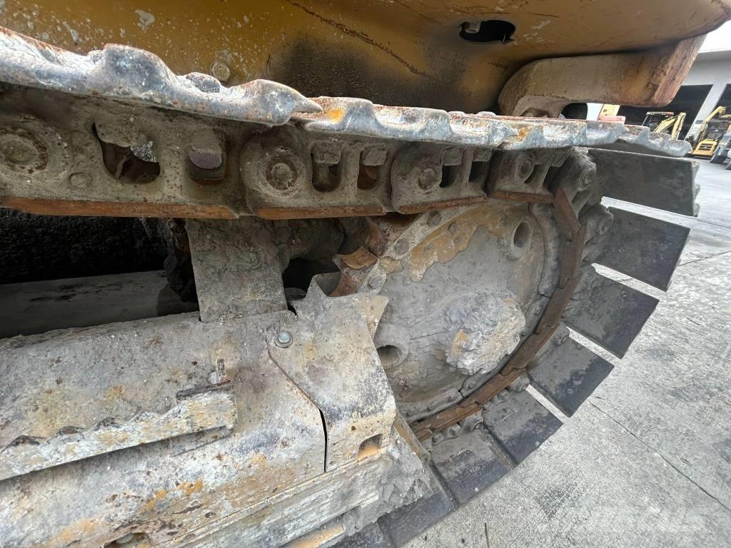 CAT D 3 C III Buldozere pe senile