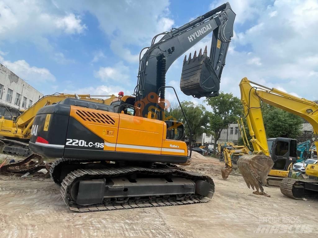 Hyundai 220 Excavatoare pe șenile
