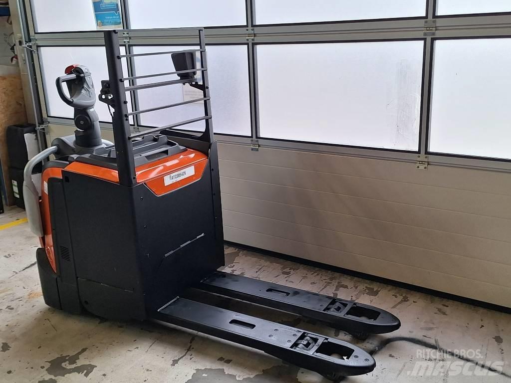 BT LPE220 Transpaleta manuala