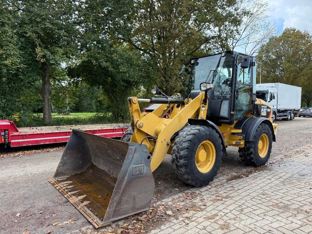 CAT 908H Incarcator pe pneuri