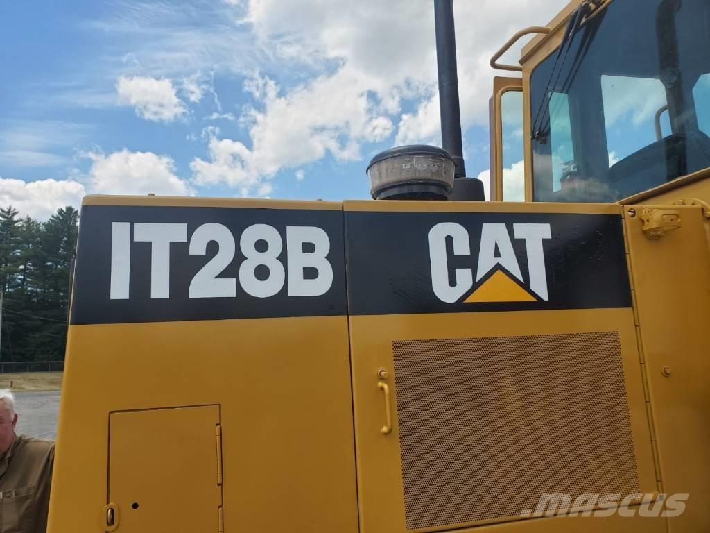 CAT IT 28 B Incarcator pe pneuri