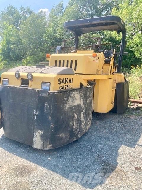 Sakai GW 750-2 Pavatoare asfalt