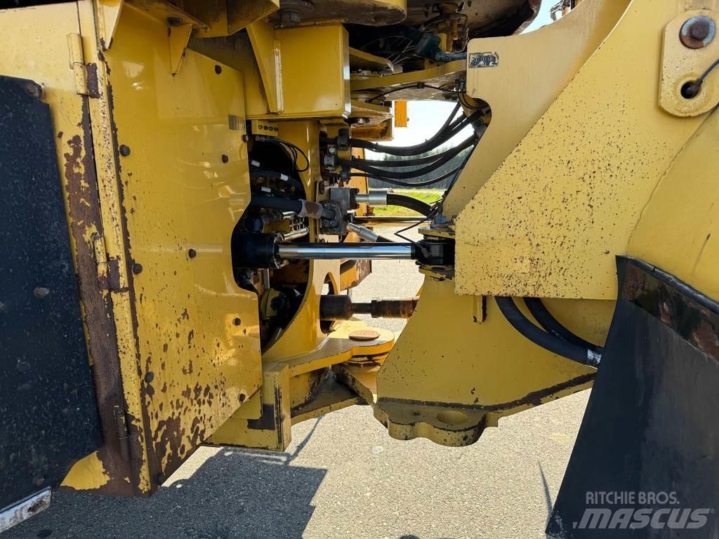 CAT 972M Incarcator pe pneuri