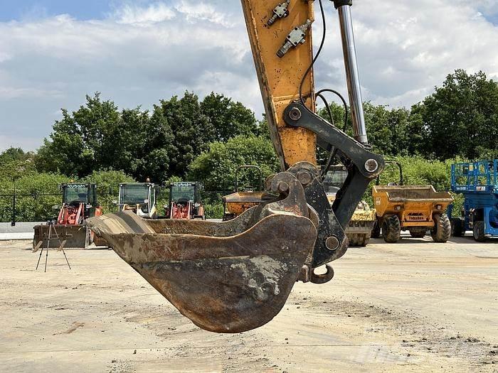 Hyundai HX220L Excavatoare pe șenile
