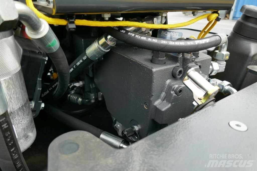 Bomag BW 213 DH-5 Compactoare sol