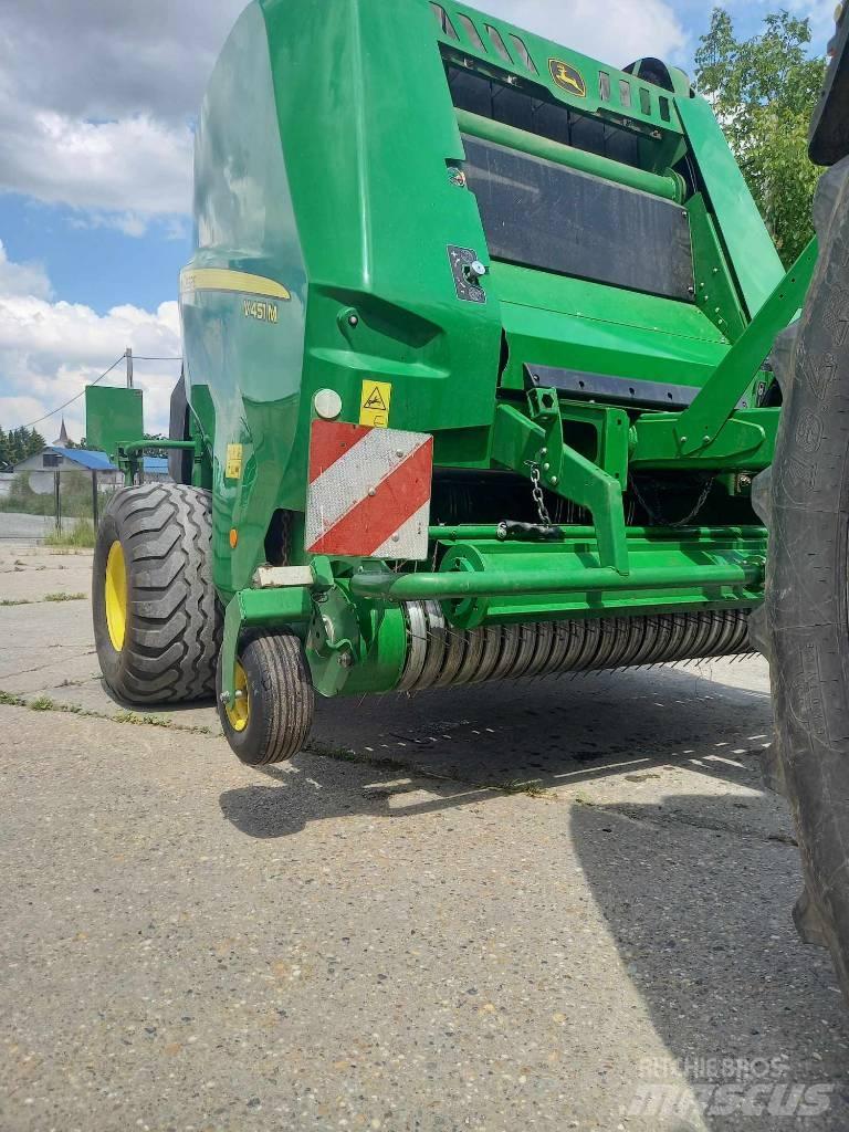 John Deere V451M Masina de balotat cilindric