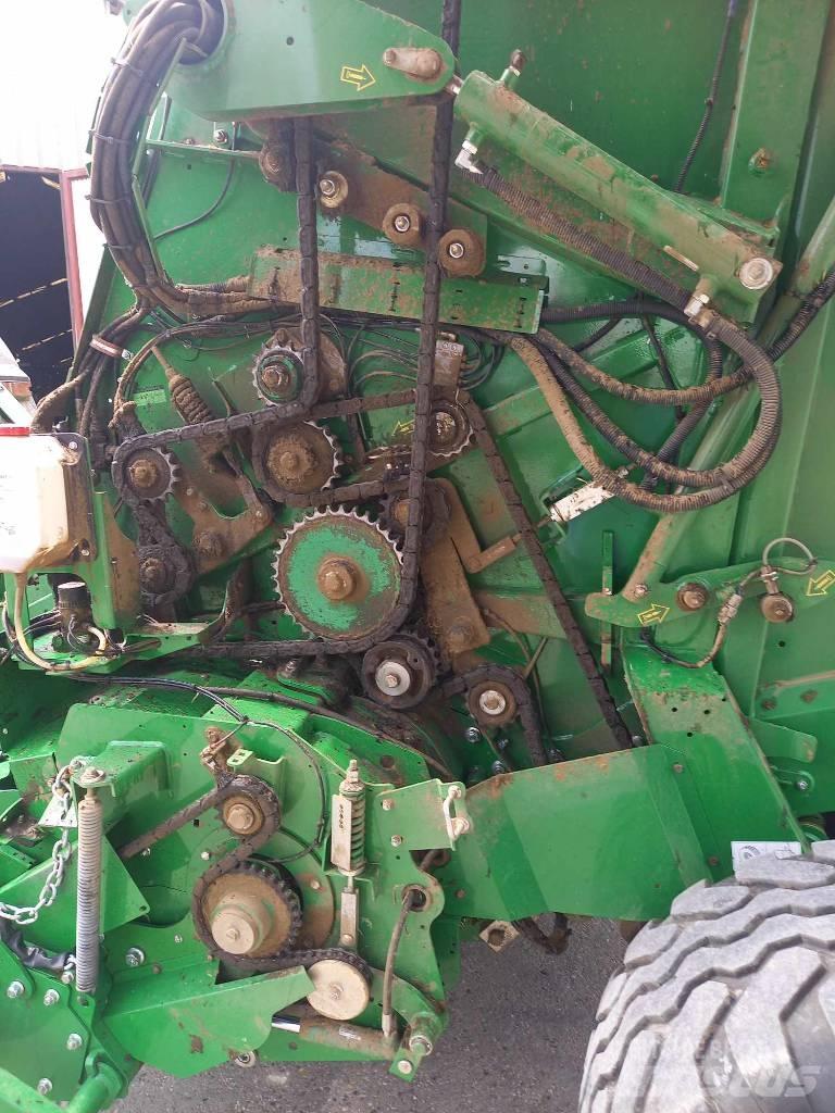 John Deere V451M Masina de balotat cilindric