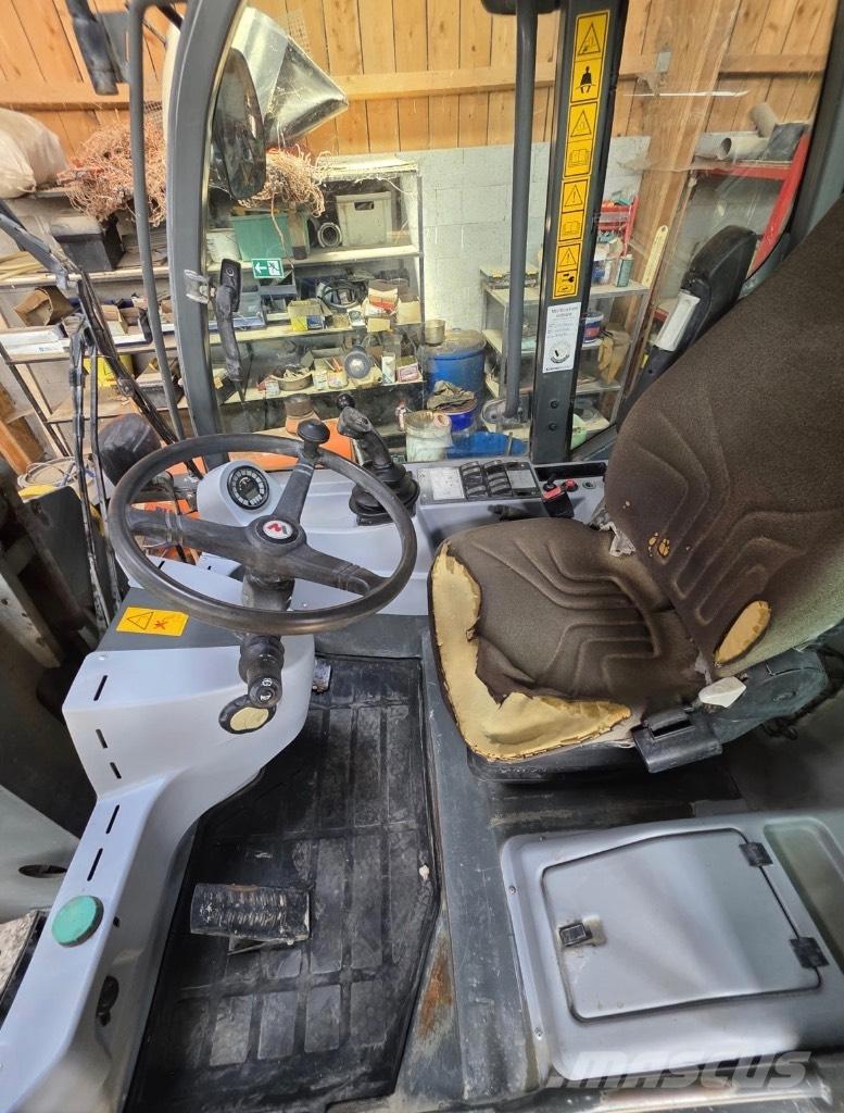 Wacker Neuson 850 Incarcator pe pneuri