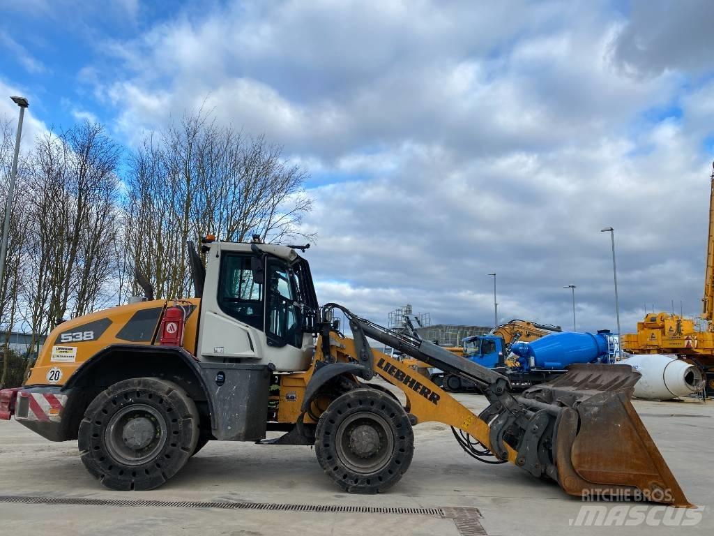 Liebherr L 538 Incarcator pe pneuri