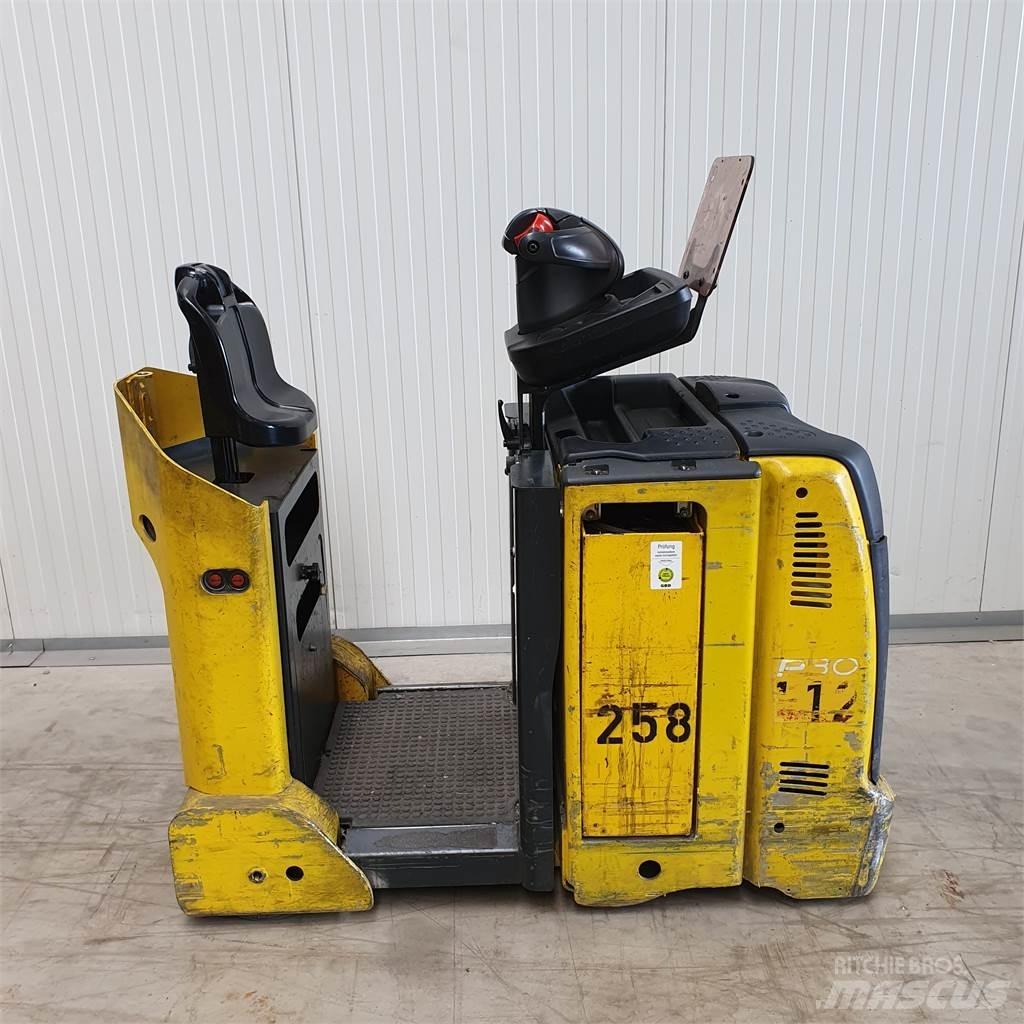 Linde P30C Camioane de tractiune