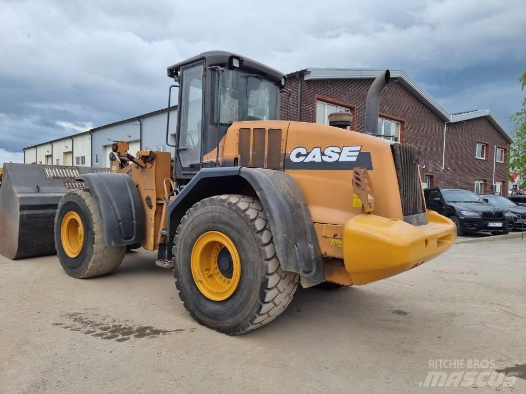 CASE 921 F Incarcator pe pneuri