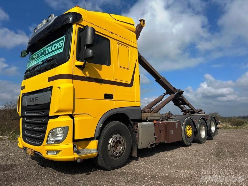 DAF XF 530 8x2-*4 Camion cu carlig de ridicare