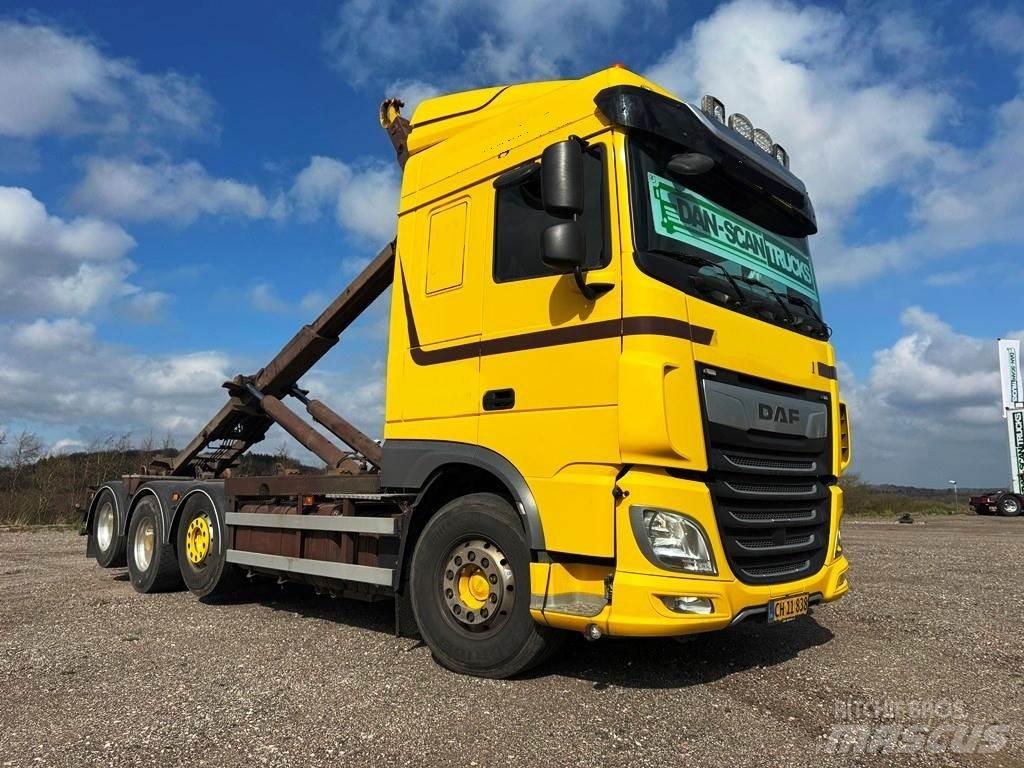 DAF XF 530 8x2-*4 Camion cu carlig de ridicare