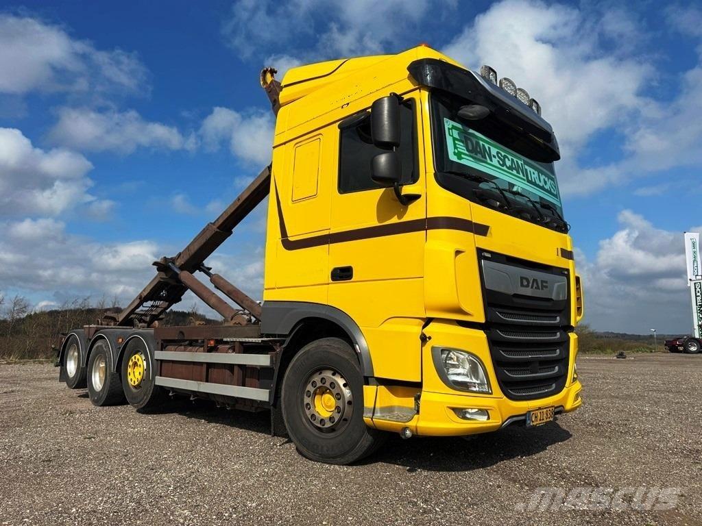 DAF XF 530 8x2-*4 Camion cu carlig de ridicare