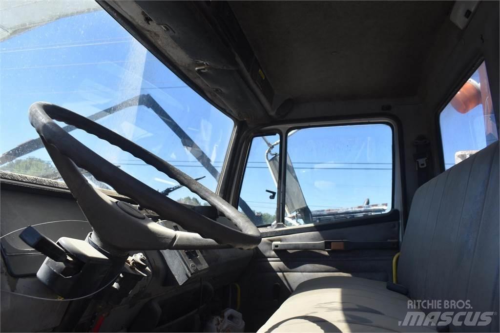 Altec A77T Platforme aeriene montate pe camion