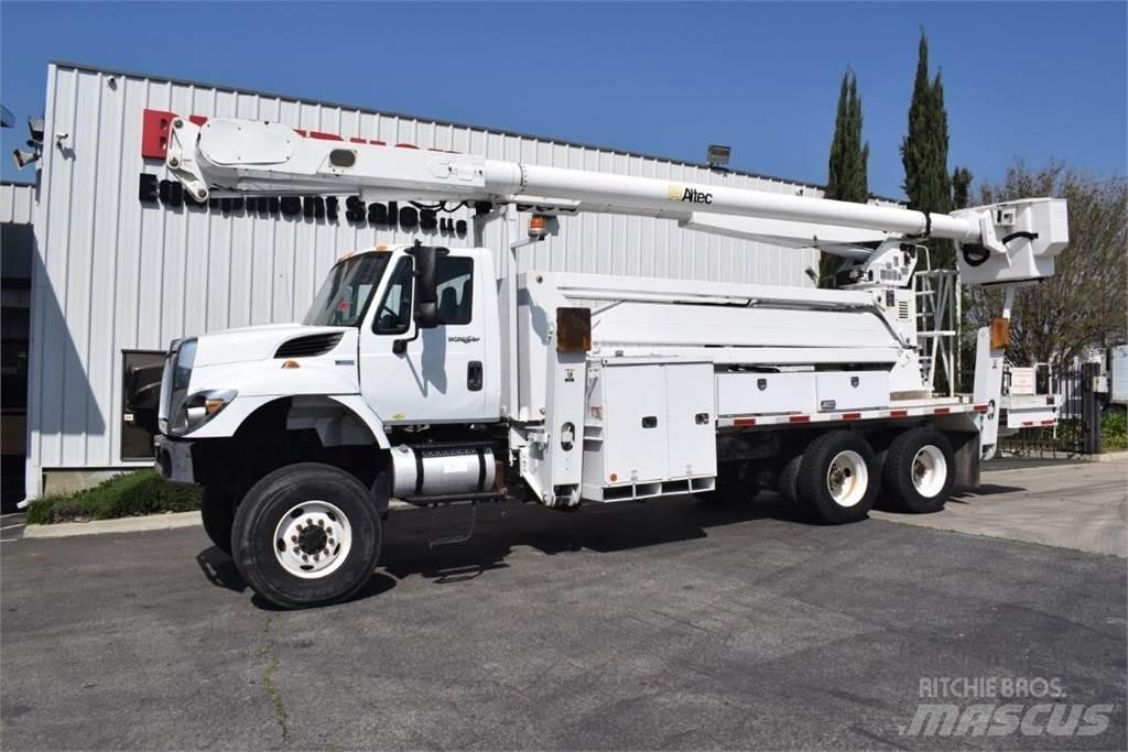 Altec AM900-E100 Platforme aeriene montate pe camion