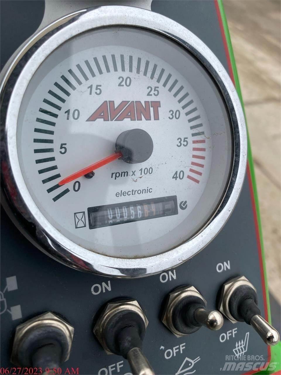 Avant 528 Incarcator pe pneuri