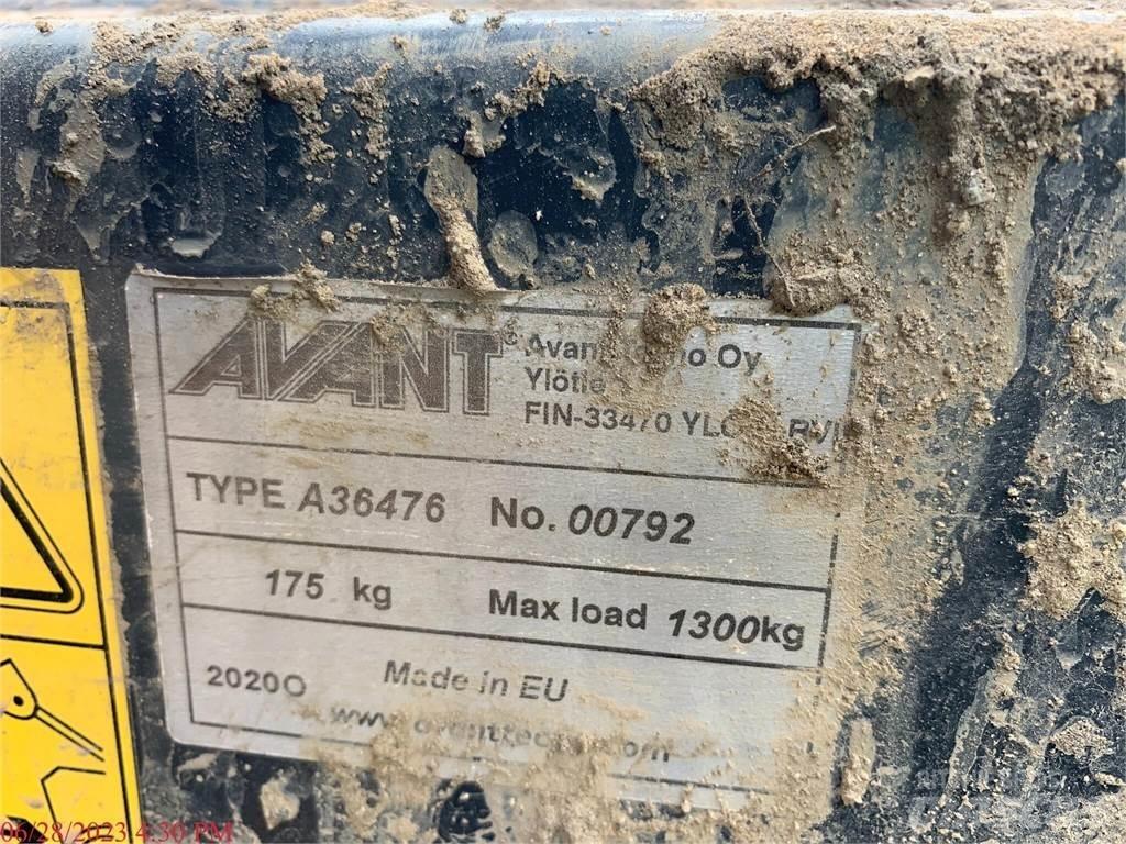 Avant 528 Incarcator pe pneuri