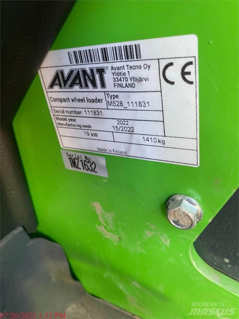 Avant 528 Incarcator pe pneuri
