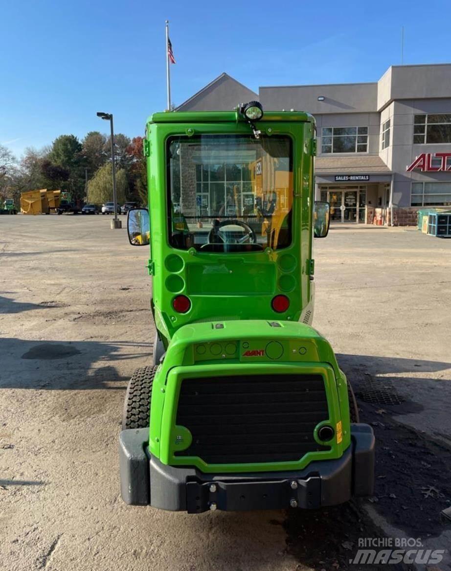 Avant 530 Incarcator pe pneuri