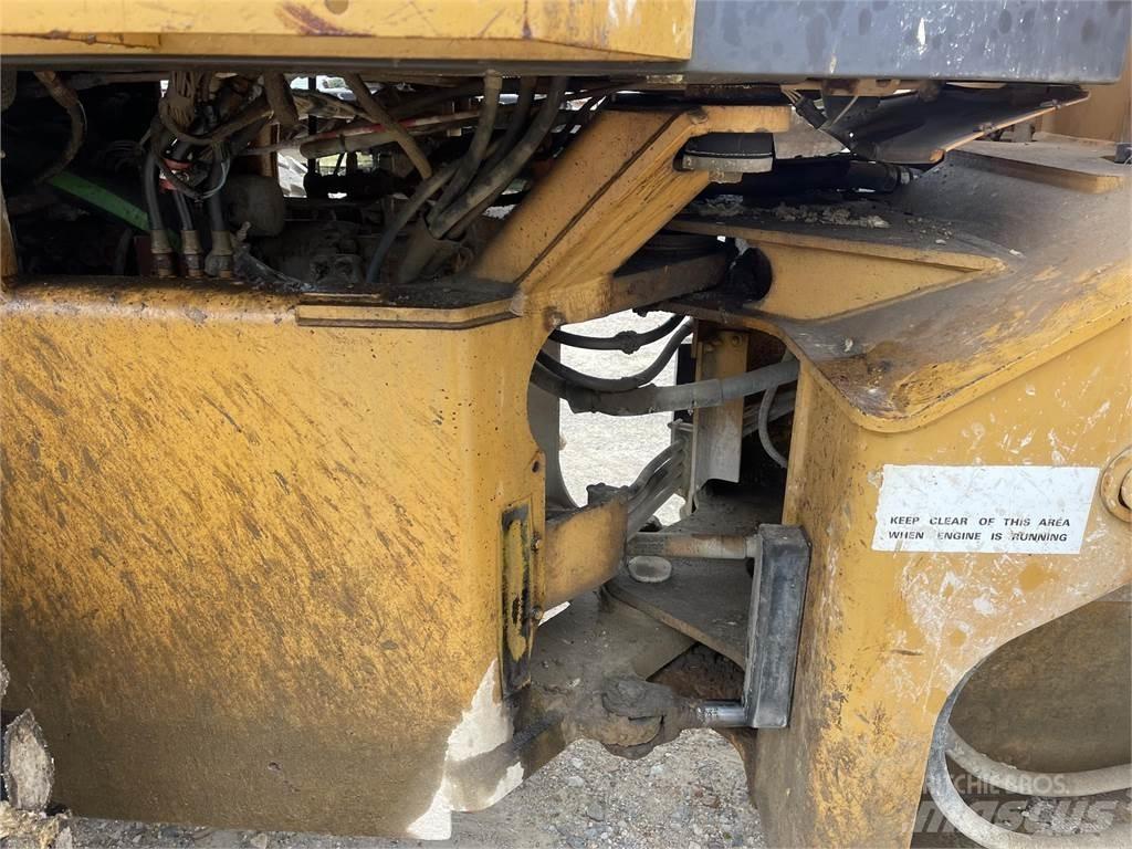 CASE 621B Incarcator pe pneuri