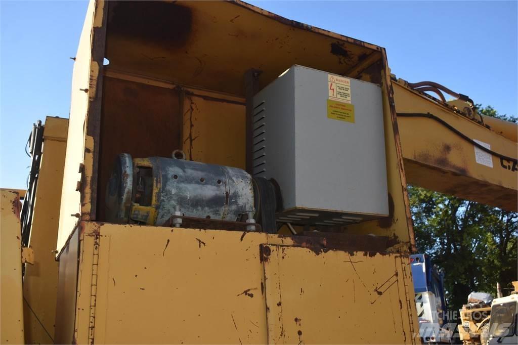 CAT 215B LC Excavatoare pe șenile
