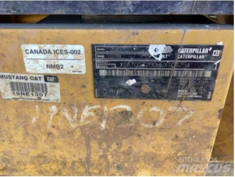 CAT 320 Excavatoare pe șenile
