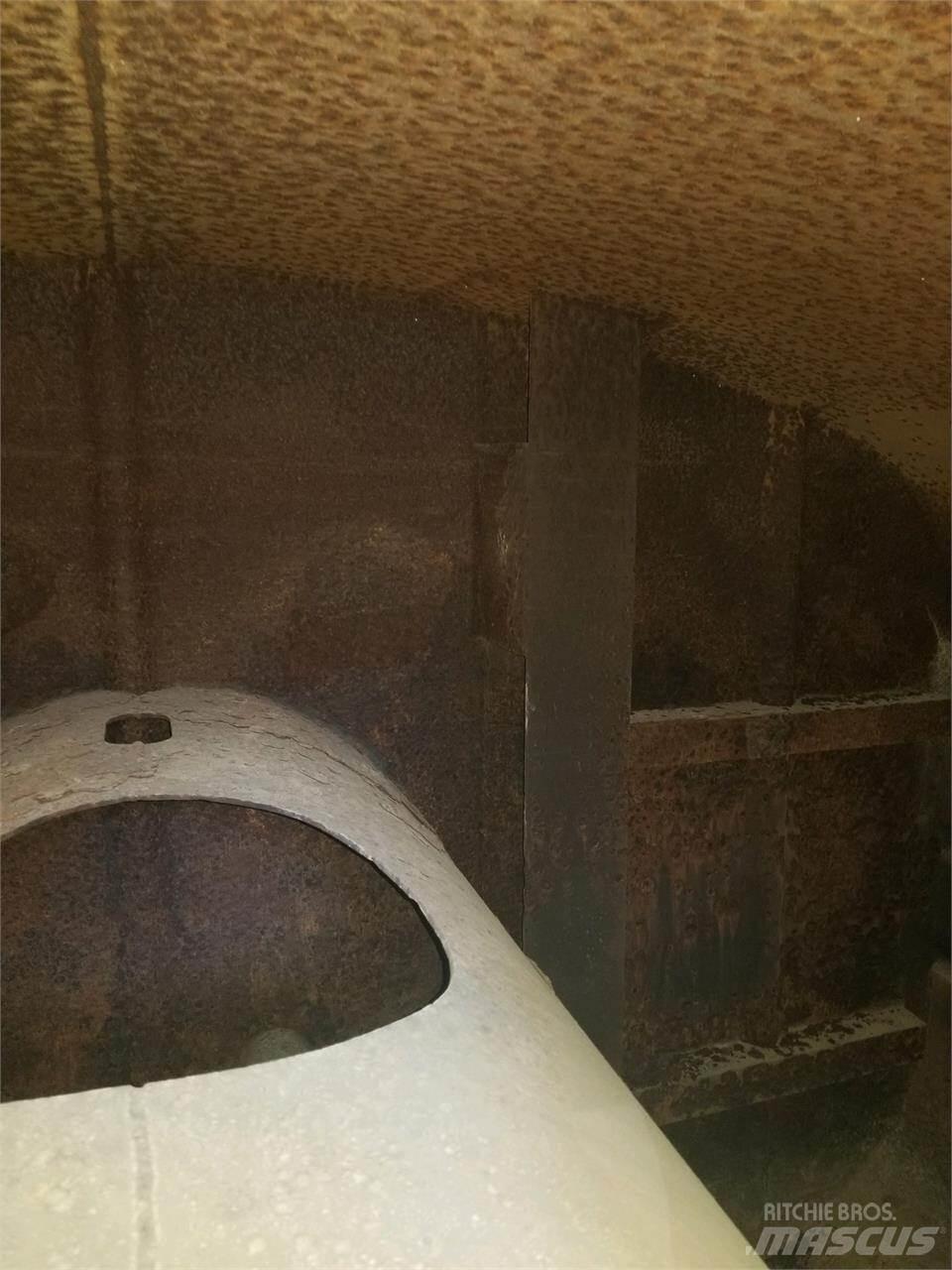CAT 611 Remorci Cisterne