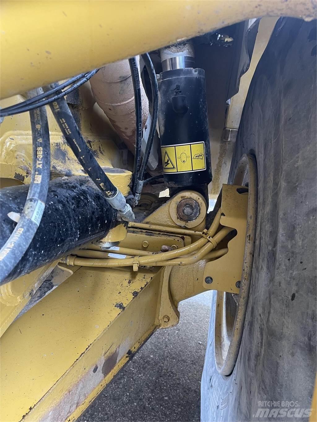 CAT 745 Transportoare articulate