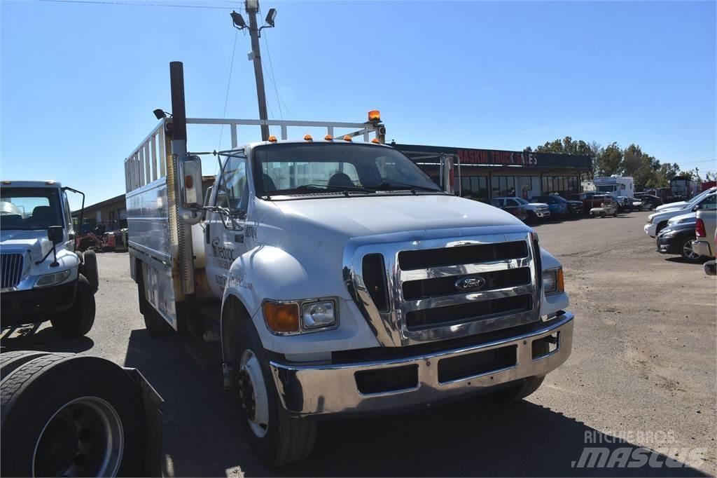 Ford F750 Municipal/vehicul cu uz general