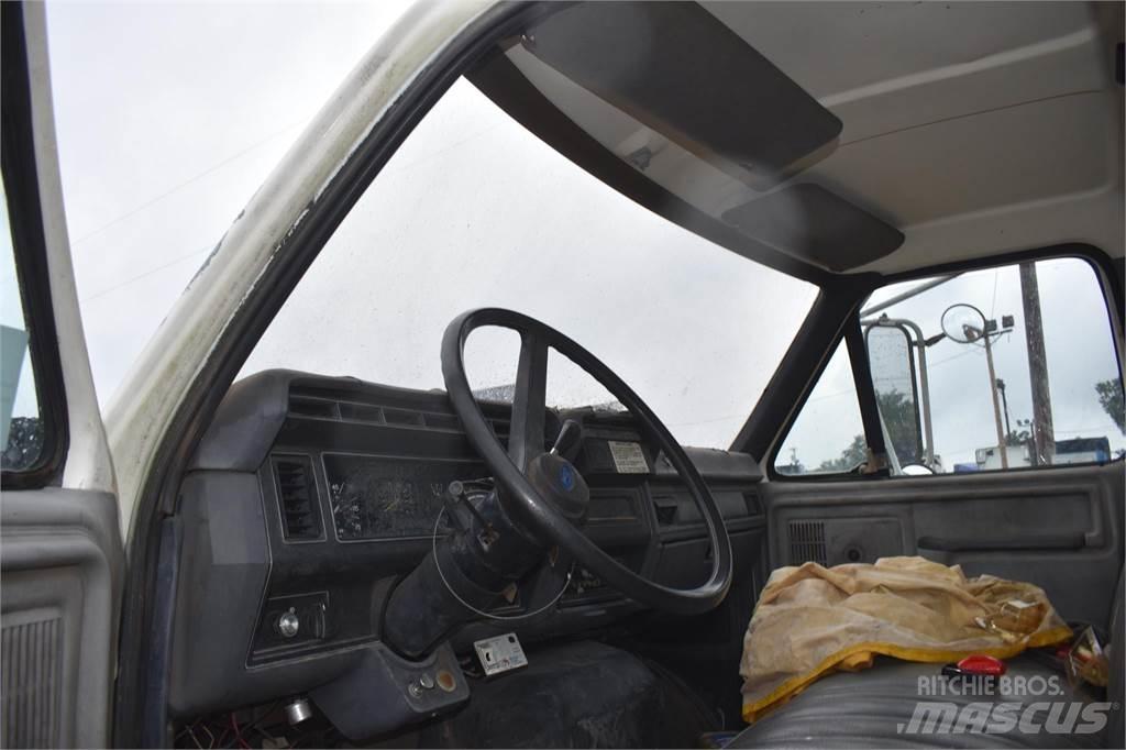 Ford F800 Camioane cu macara