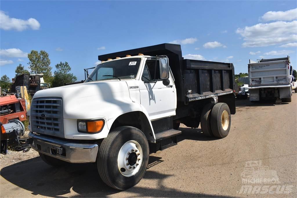 Ford F800 Autobasculanta