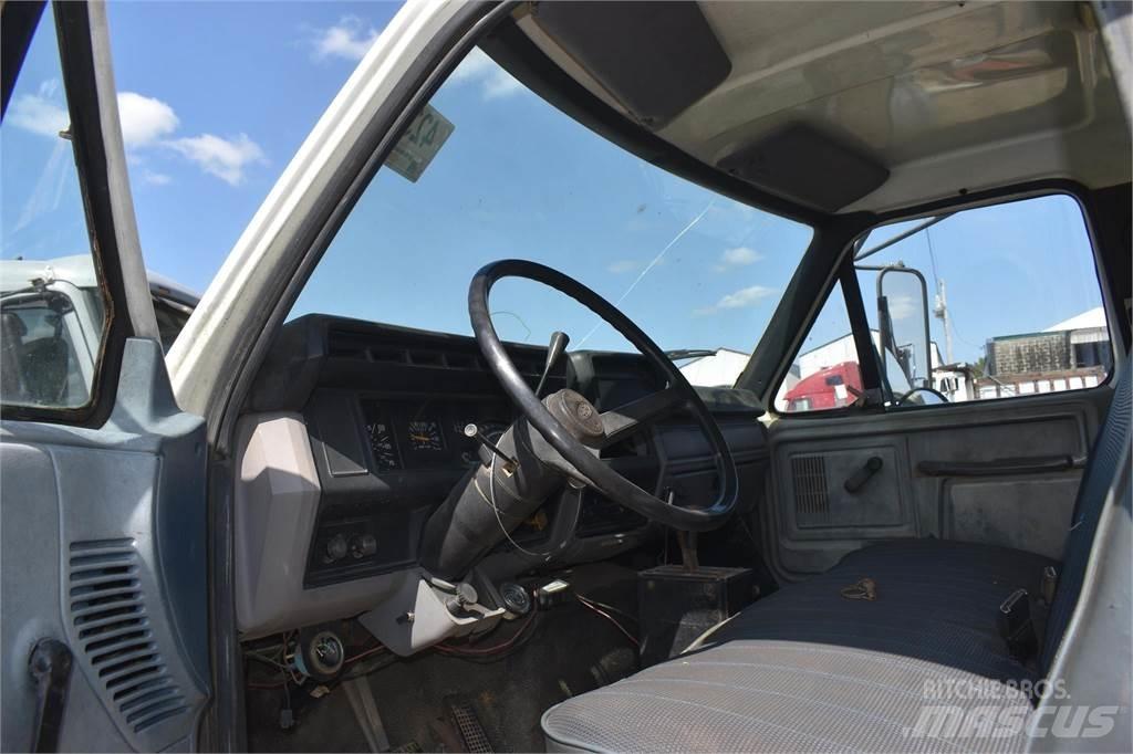 Ford F800 Autobasculanta
