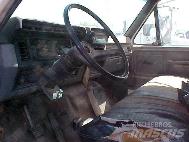 Ford F800 Municipal/vehicul cu uz general