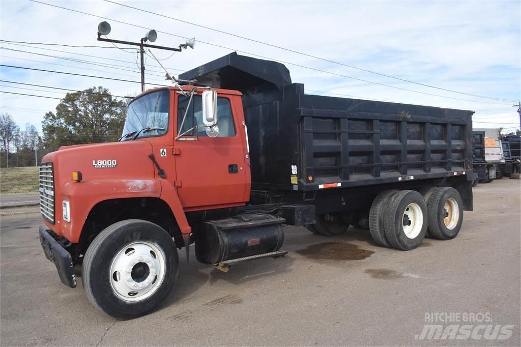 Ford L8000 Autobasculanta